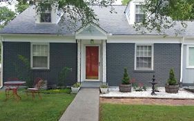 Stratford Ave Apartment & Yard 6 Miles To Downtown